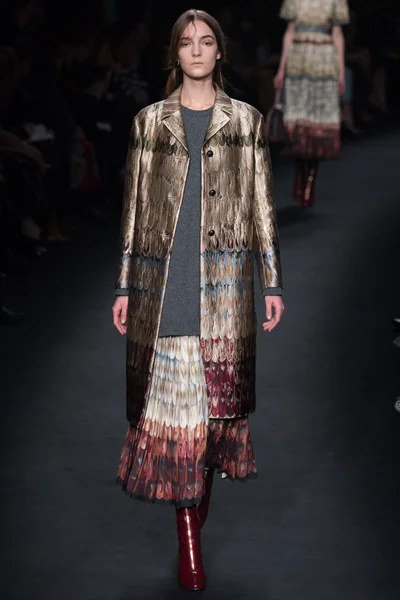 Look 28